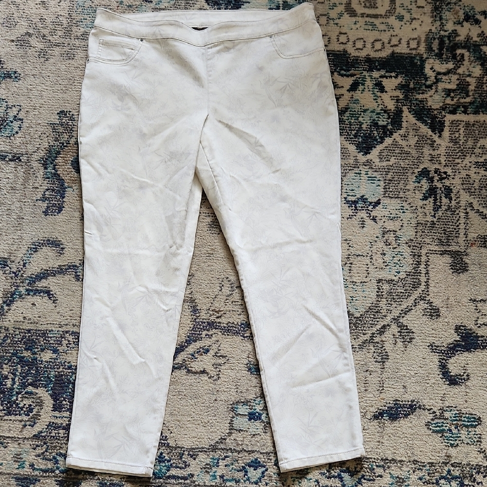 Women's White Denver Hayes Pants Size 16 Never been worn